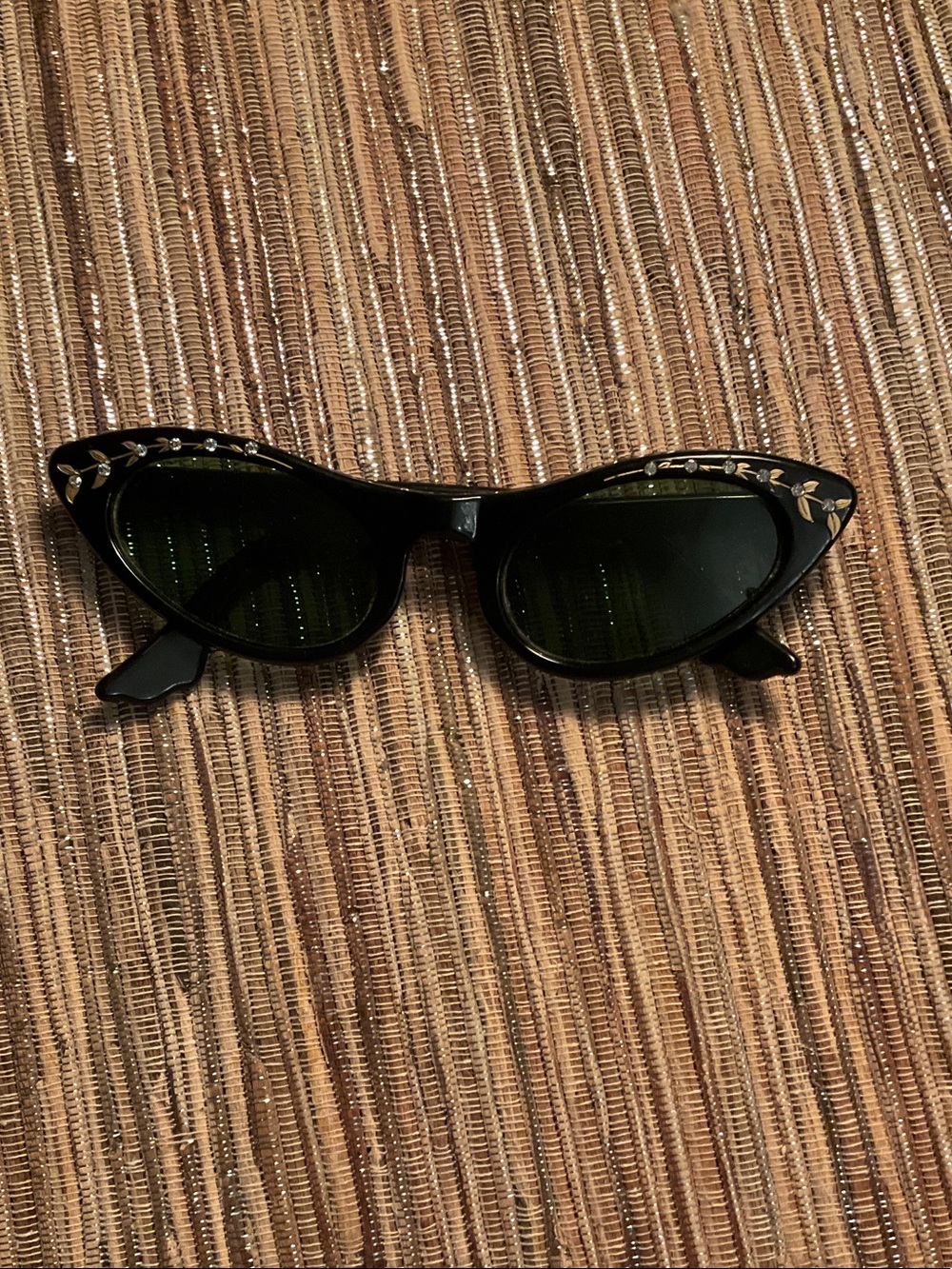 Vintage Black Cat-Eye Sunglasses with Gold Leaf Accents - Women Accessories